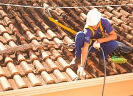 Manutenção de calhas na Vila Olímpia